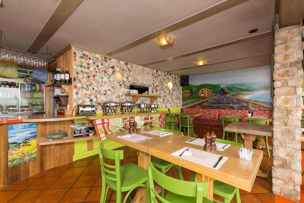 Restaurant Motel De La Plage Saint-Irénée Bagian luar foto